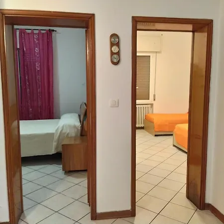Cesena, 2 4 Posti Letto *